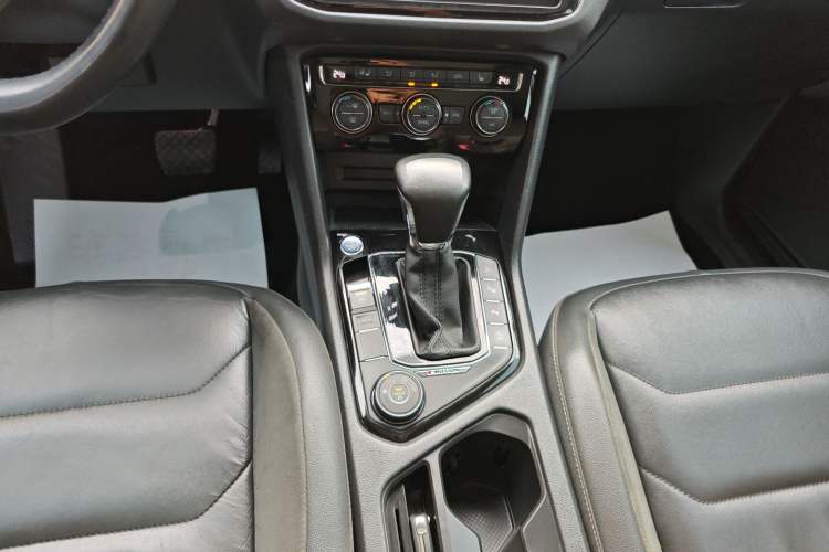 Used Volkswagen Tiguan L 2019 380TSI Automatic All-Wheel Drive Luxury Edition with 7 Seats China VI Standard
