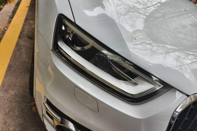 Used Audi Q3 2015 35 TFSI Comfort Model Right Front Headlight