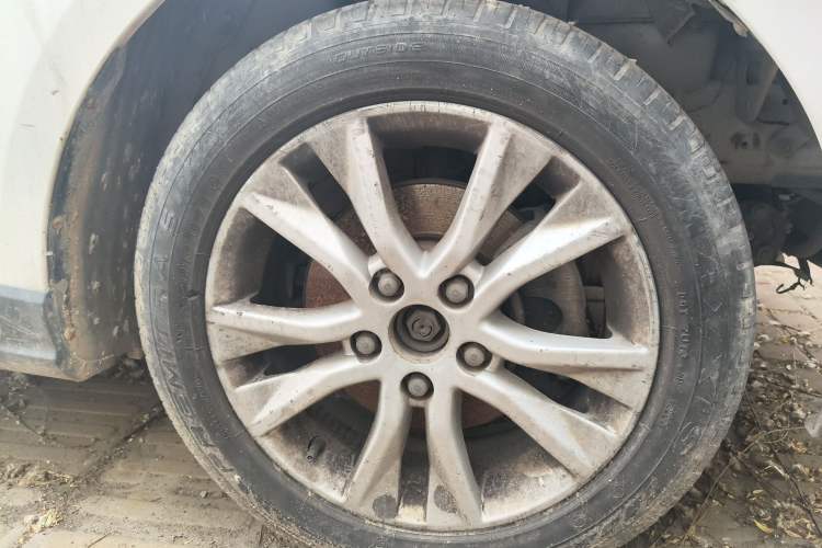 Used Baojun 730 2016 1.5L Manual Comfort Version 7 Seats China V Emission Standard Right Front Wheel Hub