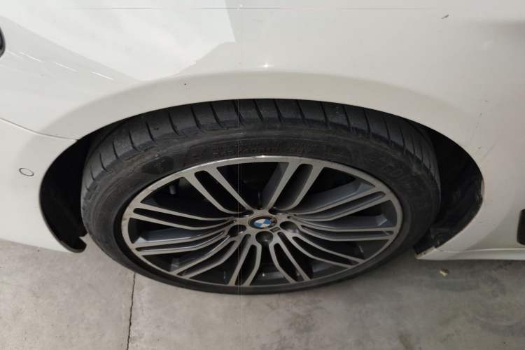 Used BMW 5 Series 2019 530i M Sport Package Left Front Wheel Hub