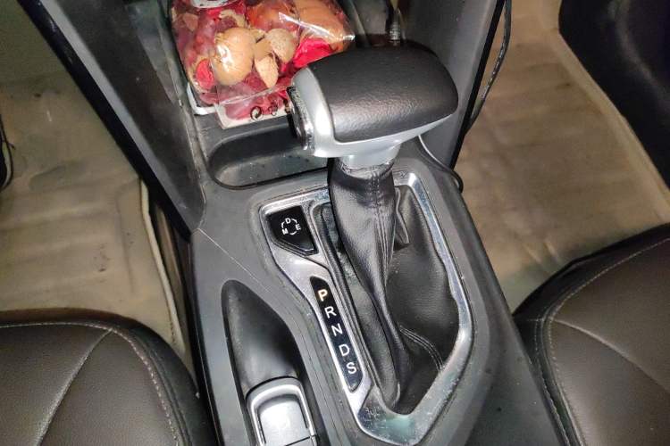 Used GAC Trumpchi GS4 2017 235T Automatic Two-Wheel Drive Luxury Smart Connectivity Version Gear Lever