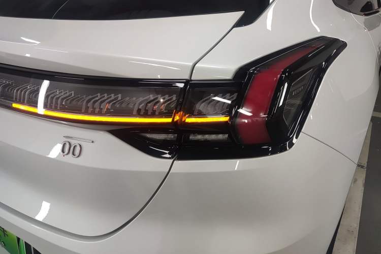 Used Zeekr 001 2022 Ultra-Long Range Dual-Motor YOU Version Right Rear Taillight