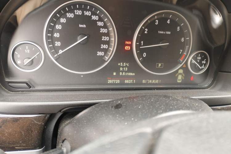 Used BMW 5 Series 2011 523Li Leading Model
