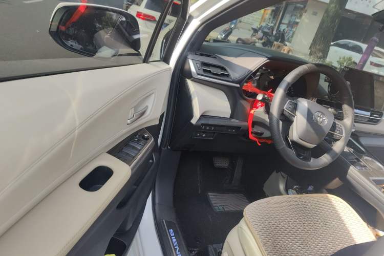 Used Toyota SIENNA 2021 2.5L Hybrid Premium Edition