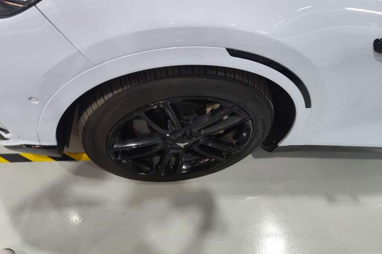 Used VOYAH FREE 2023 Four-Wheel Drive Extended-Range Model with Ultra-Long Range
