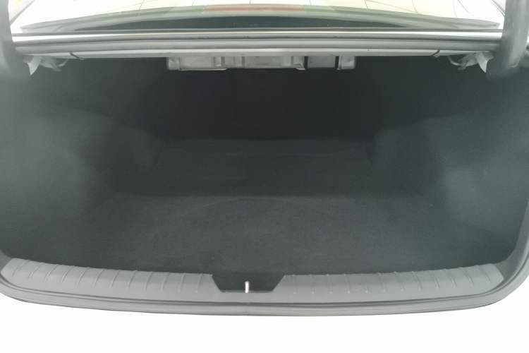 Used Kia K5 2016 1.6T Automatic LUX Trunk