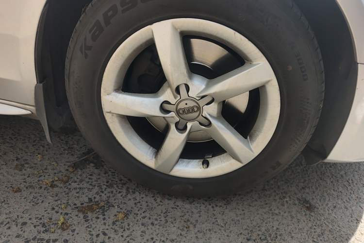 Used Audi A4L 2013 35 TFSI Automatic Standard Model Right Front Wheel Hub