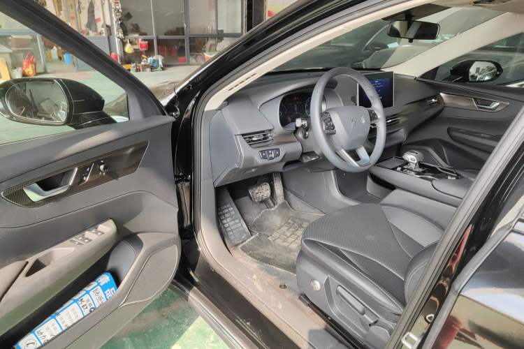 Used Hongqi E-QM5 2022 431 km Charge & Enjoy Edition Driver Seat