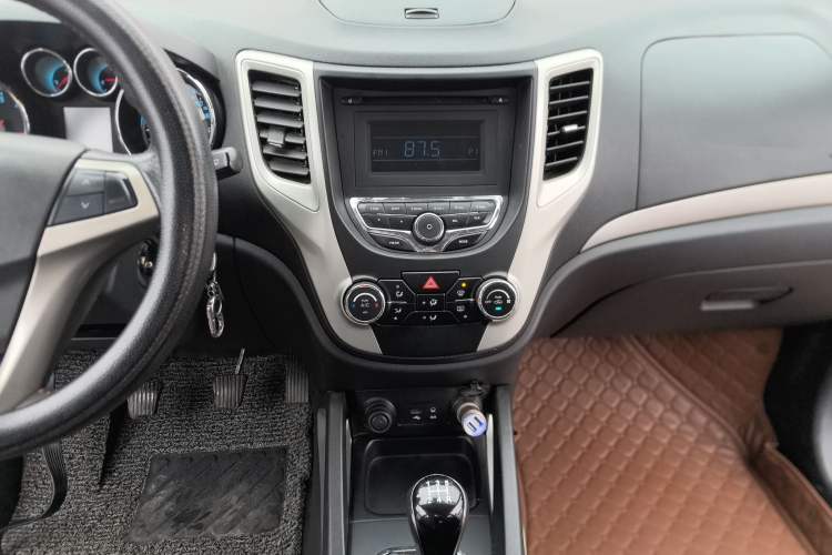 Used CHANGAN CS35 2014 1.6L Manual Luxury Model China IV Standard