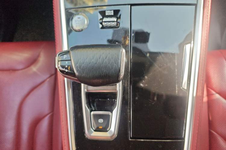 Used CHANGAN CS85 COUPE 2019 1.5T DCT Luxury Version China VI Standard Gear Lever