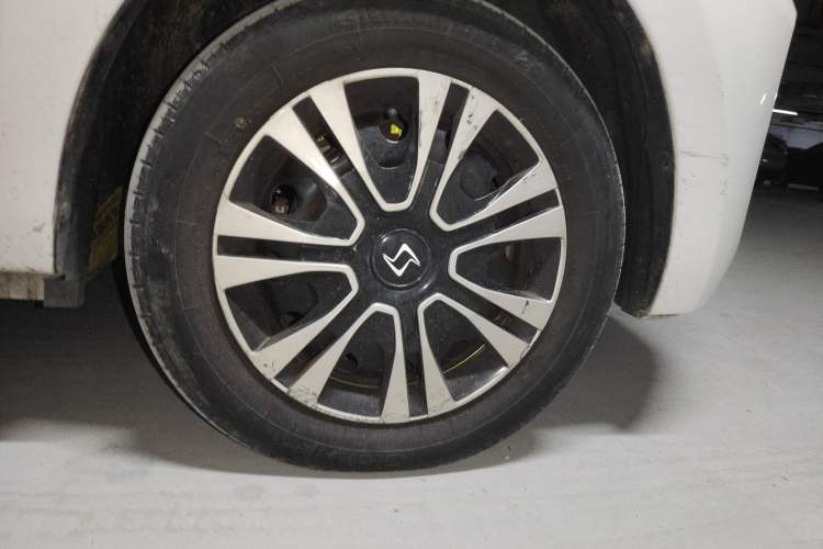 Used SOL E10X 2022 Flower Fairy Design Four-Leaf Clover Right Front Wheel Hub