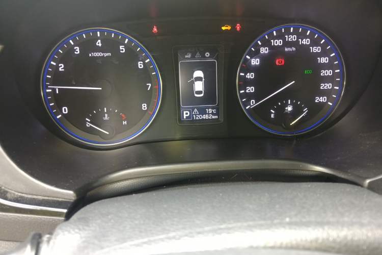 Used Hyundai Mistra 2014 1.8L Automatic Smart GLS Odometer Close Up