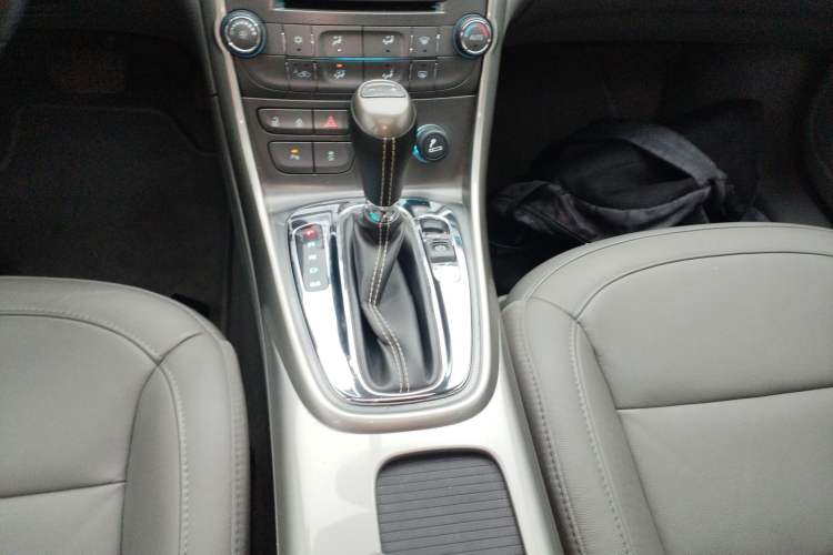 Used Chevrolet Malibu 2014 2.0L Automatic Luxury Edition Gear Lever