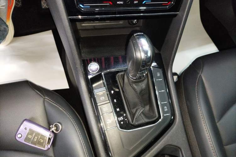 Used Volkswagen Tharu 2021 280TSI Two-Wheel-Drive Luxury Edition Gear Lever