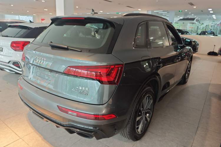 Used Audi Q5L 2023 40T Luxury Dynamic Model Rear Right 45 Deg