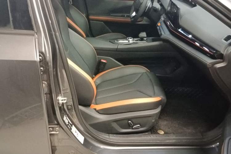 Used CHANGAN UNI-V 2025 1.5T 500Bar High-Energy Version Right Front Seat