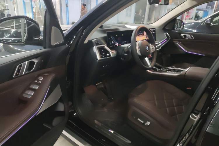 Used BMW X5 2023 xDrive 30Li Luxury M Sport Package Interior 3