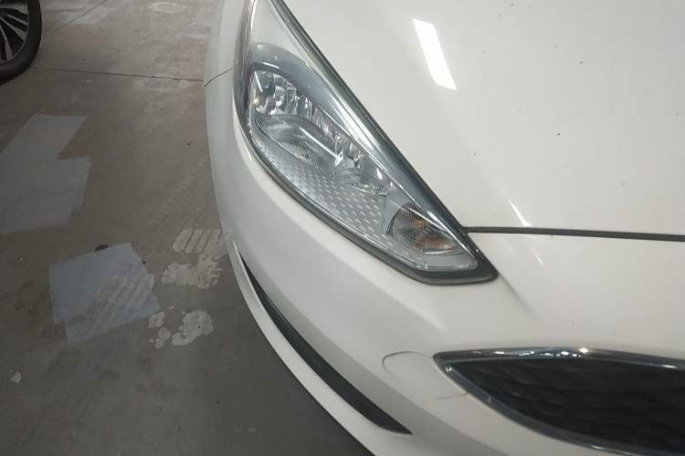 Used Ford Focus 2017 Hatchback 1.6L Automatic Comfort Plus SmartDrive Edition Right Front Headlight