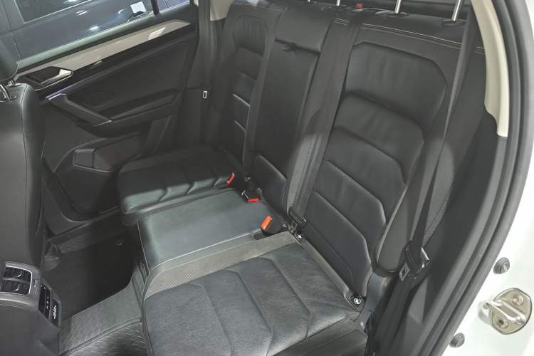 Used Volkswagen Tayron 2020 330TSI Two-Wheel Drive Luxury Smart Connectivity Version
