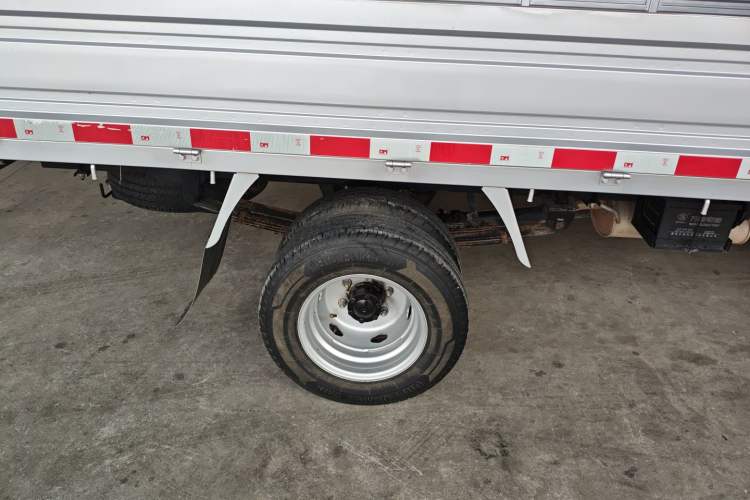 Used Jinbei T5 2023 1.6L Standard Single-Row 3.2m with Rear Dual Wheels
