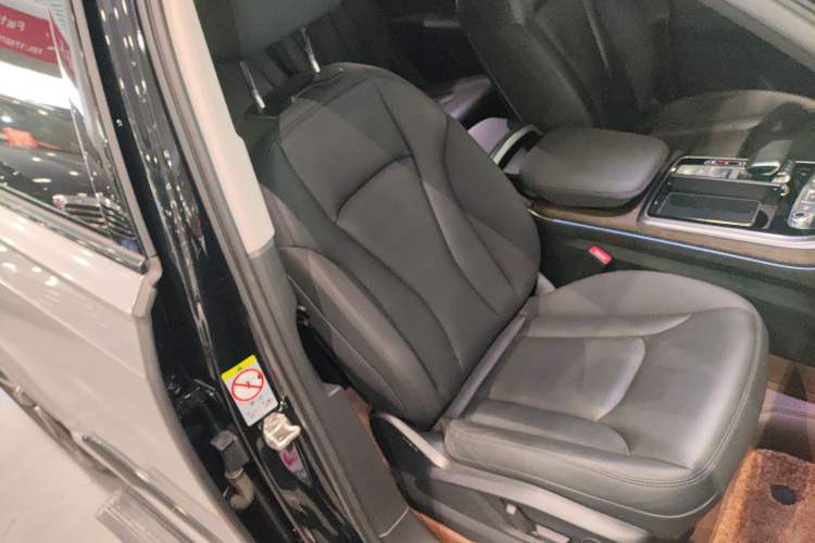 Used Audi Q7 2021 55 TFSI quattro S line Sport model Right Front Seat