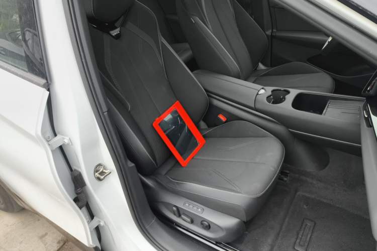 Used Volkswagen ID.UNYX 2024 Pro Long-Range Version Right Front Seat