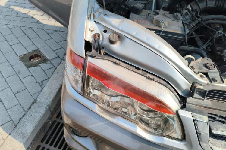 Used FORTHING Lingzhi 2014 V3 1.5L 7-Seater Comfort Model Right Front Headlight