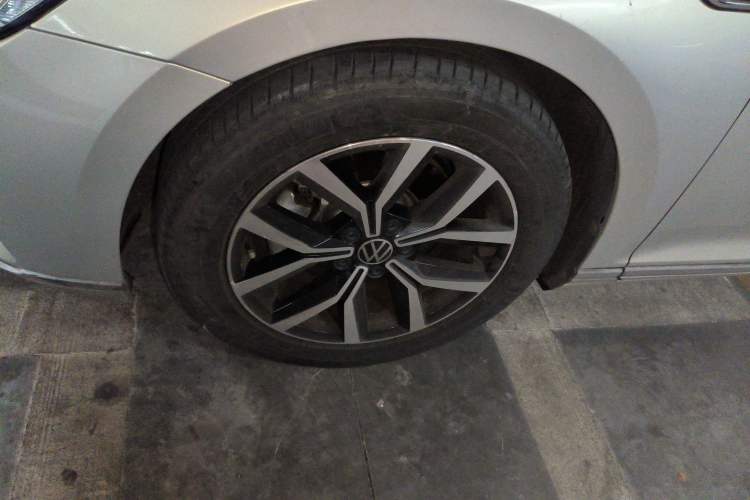 Used Volkswagen Magotan 2020 330TSI DSG Leading Model Left Front Wheel Hub