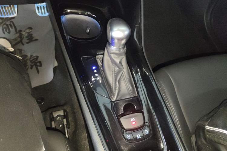 Used Toyota IZOA 2018 2.0L Yichi Edition China V Standard