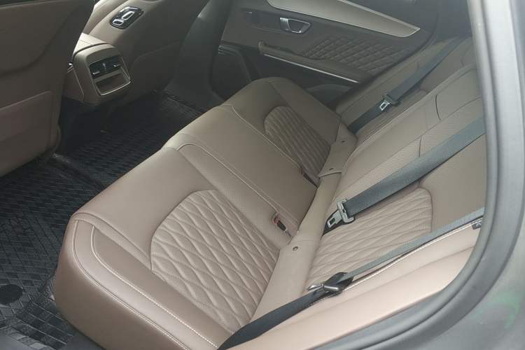 Used BYD Han 2023 EV Champion Edition 715KM Front-Drive Prestige Model Left Rear Seat