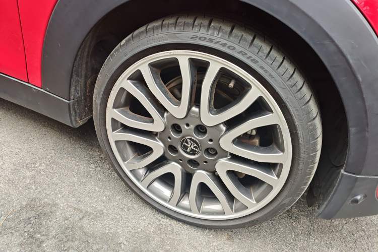 Used MINI 2018 2.0T COOPER S Artist Five-Door Edition Right Front Wheel Hub