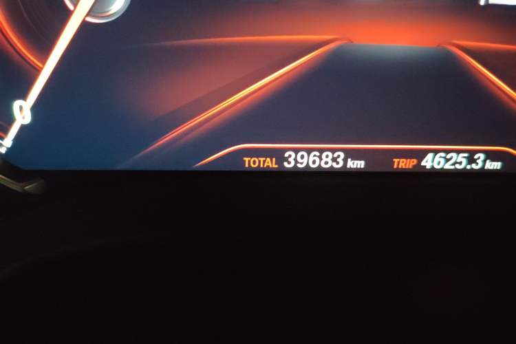 Used BMW 5 Series New Energy 2018 530Le Luxury Package Odometer Close Up