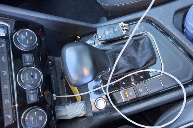 Used Volkswagen Tiguan L 2019 330TSI Automatic Two-Wheel Drive R-Line Flagship Model China VI Standard Gear Lever