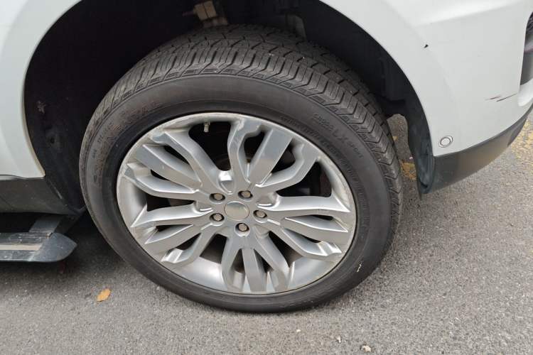 Used Land Rover Range Sport 2014 3.0 SC V6 HSE DYNAMIC Right Front Wheel Hub