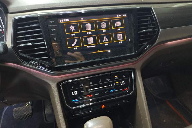 Used Volkswagen Viloran 2020 330TSI Luxury Edition Audio And AC Panel