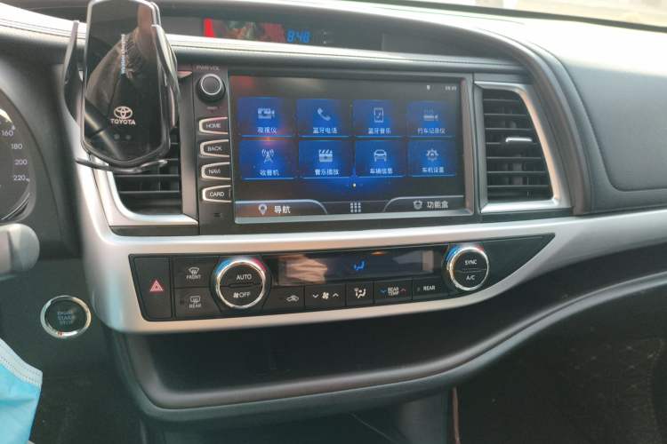 Used Toyota Highlander 2018 2.0T Four-Wheel Drive Luxury Version 7 Seats China VI Standard Audio And AC Panel