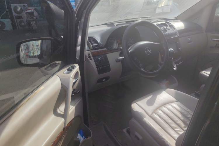 Used Mercedes-Benz Viano 2011 2.5L Navigator Edition
