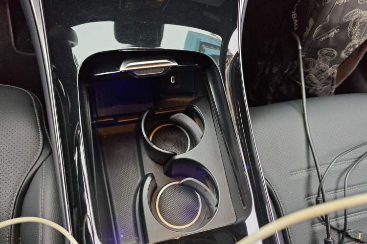 Used Mercedes-Benz GLC 2024 GLC 260 L 4MATIC Luxury Model 5 Seats Gear Lever