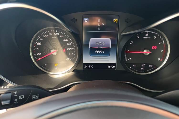 Used Mercedes-Benz GLC 2016 GLC 300 4MATIC Dynamic Model Odometer Close Up