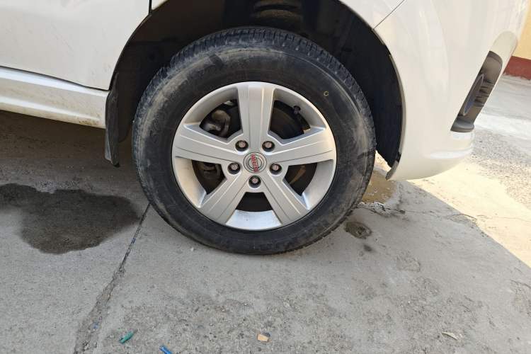 Used Jinbei Gold Hiace 2024 2.0L Travel Lion 5/6/7-Seater Central Air Conditioning