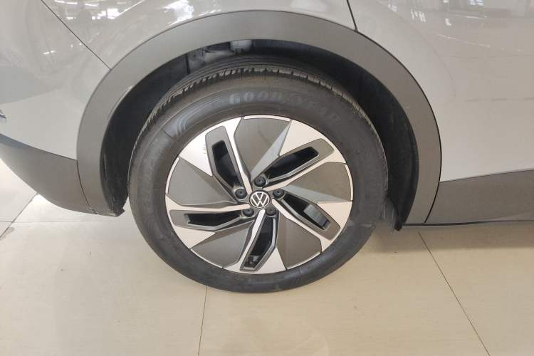 Used Volkswagen ID.4 CROZZ 2022 Standard Range PURE Edition Right Rear Wheel Hub