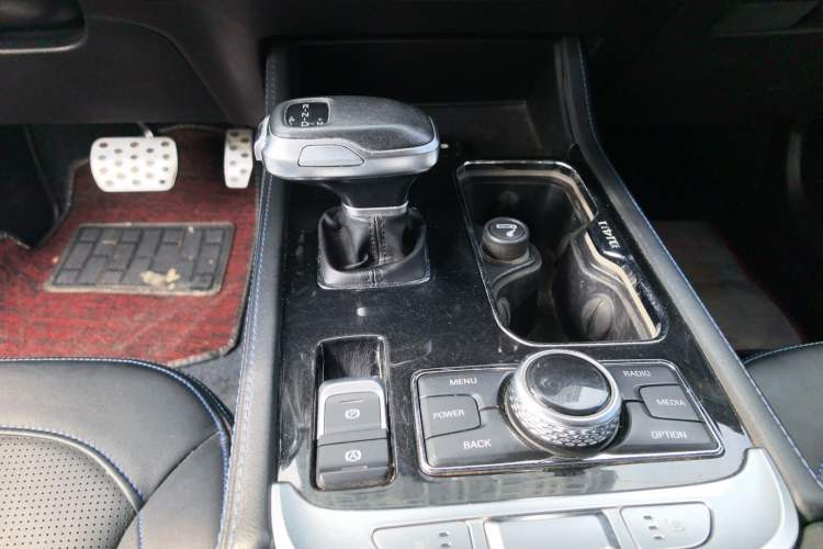 Used BAIC Off-Road BJ40 2021 2.0D Automatic Four-Wheel Drive Blade Hero Edition Adventurer Model (with Front and Rear Electronic Locks) Gear Lever