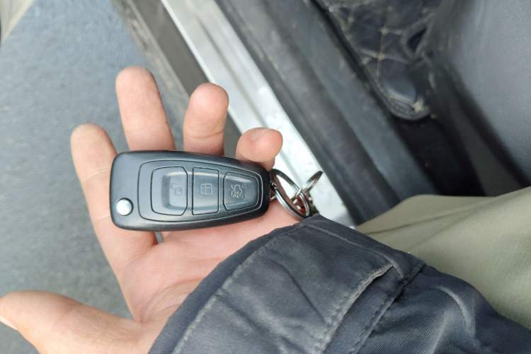 Used Ford Focus 2012 Sedan 1.6L Automatic Fashion Edition Vehicle Key