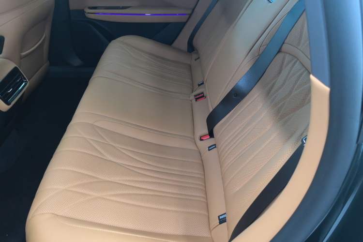 Used Geely Galaxy 8 2025 130km EM-P Starship Edition
