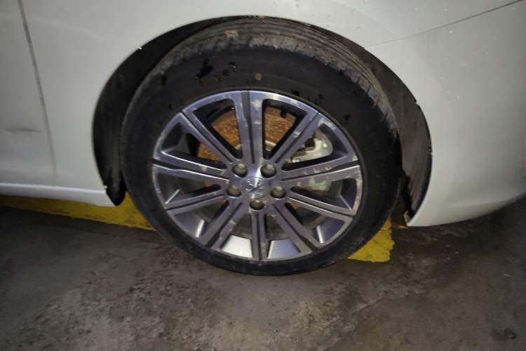 Used Peugeot 408 2018 Revised 350THP Automatic Luxury Edition Right Front Wheel Hub