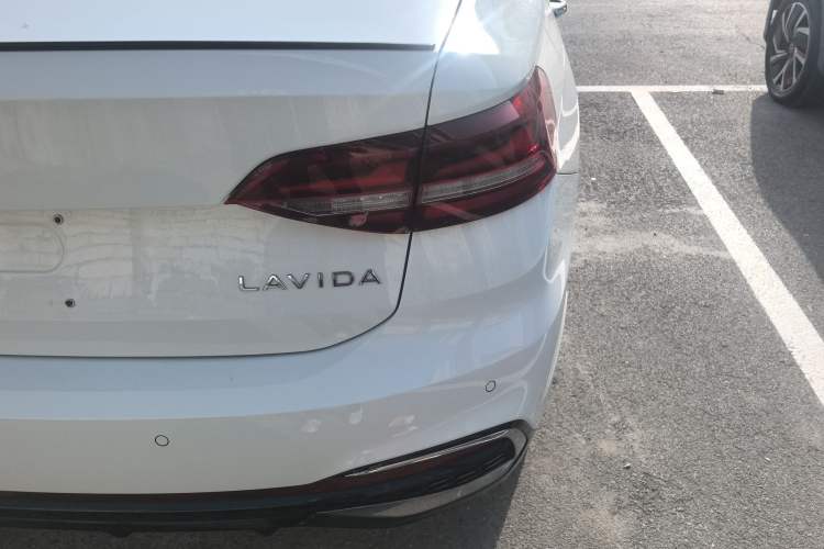 Used Volkswagen Lavida 2024 300TSI DSG Starry Sky Leading Edition Right Rear Taillight