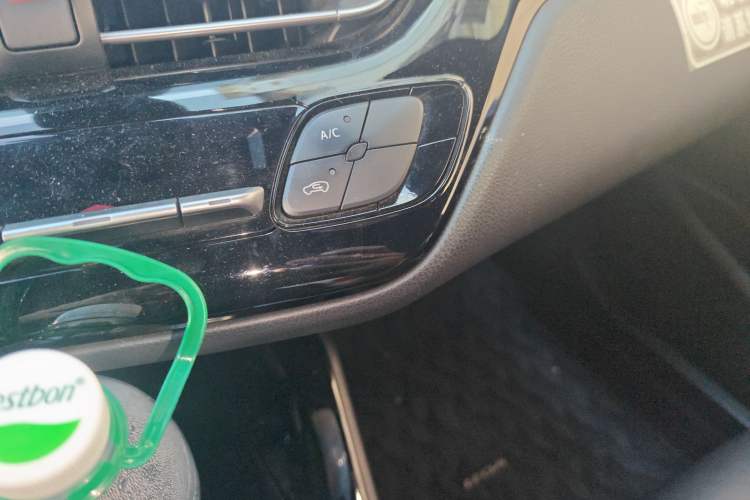 Used Toyota IZOA 2018 2.0L Yichi Version China VI Standard