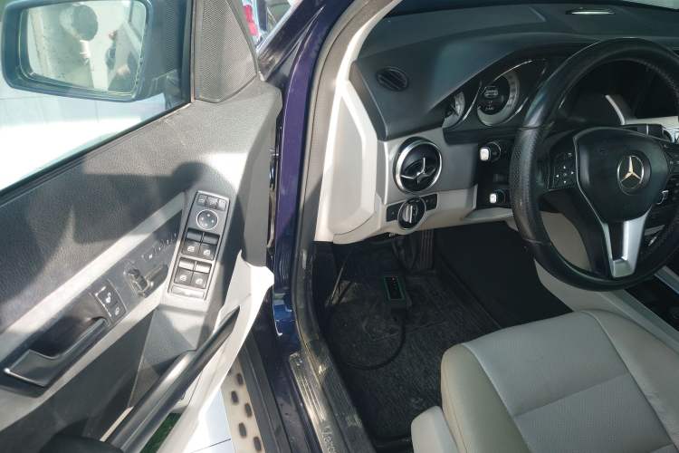 Used Mercedes-Benz GLK-Class 2013 GLK 300 4MATIC Dynamic Sunroof Model Driver Seat