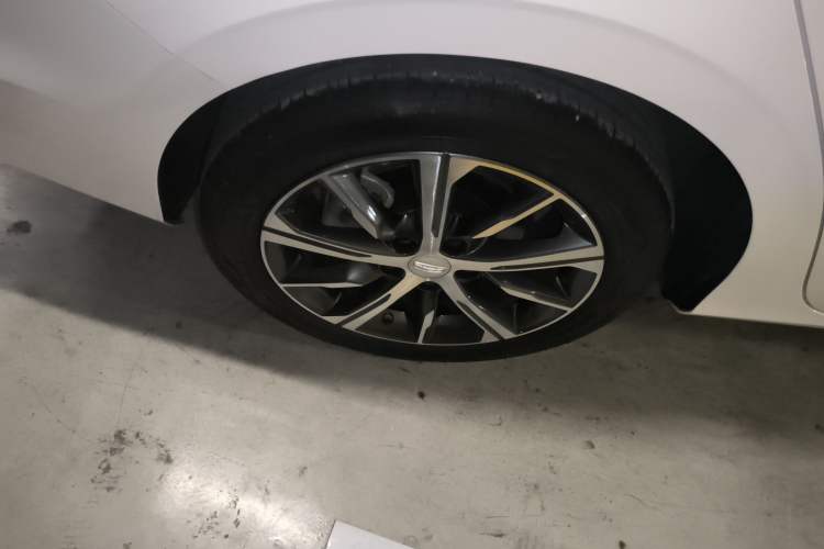 Used Geely Auto Emgrand 2023 4th Generation Champion Edition 1.5L CVT Flagship Model Right Rear Wheel Hub