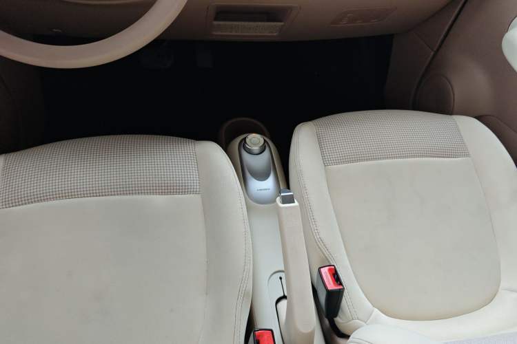 Used Wuling Hongguang MINIEV 2025 Four-Door Version Advanced Edition Gear Lever